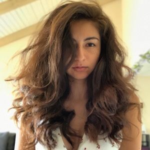 Meet your Posher, Cynthia